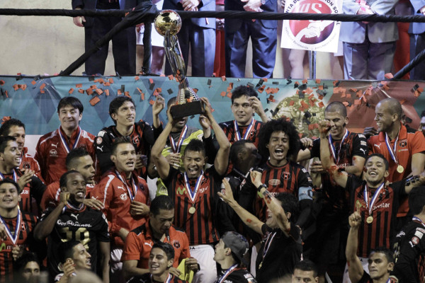 Jerry Palacios es campeón en Costa Rica