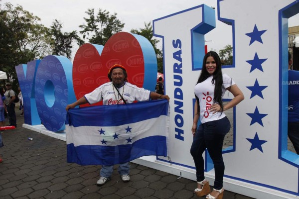 ¡Gran fiesta! Alberth Elis puso el ambiente en la 'H' FEST bailando punta