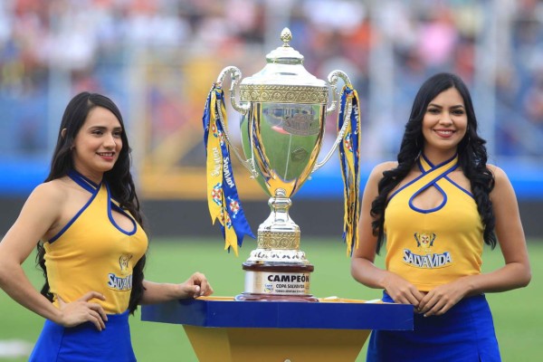 ¡Mucha belleza! El Nacional se llenó de lindas chicas en la final de Olimpia ante Motagua