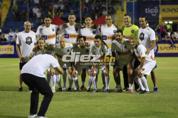 Fuegos artificiales, golazos y mucha alegría: Los mejores flashazos del Duelo de Leyendas en Honduras