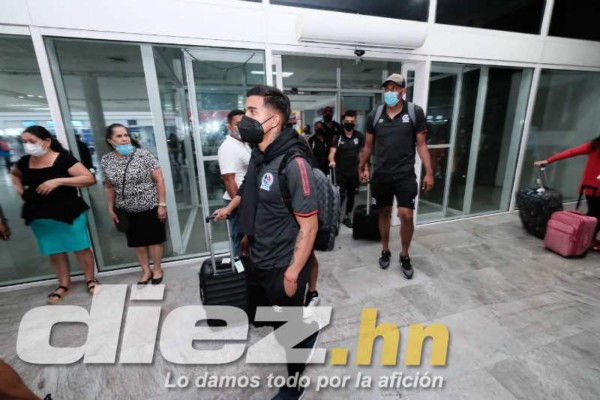 La exigencia de los aficionados al 'Topo' Aguirre y el gesto de Troglio a pesar de la pandemia en la llegada de Olimpia