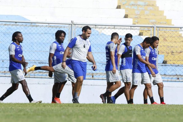 FOTOS: Fortaleza física y bajo fuerte calor se entrena la Sub-23; Coito observa y Falero trabaja en cancha
