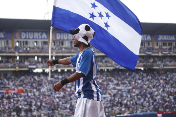 ¡La afición hondureña llenó el estadio Olímpico! .