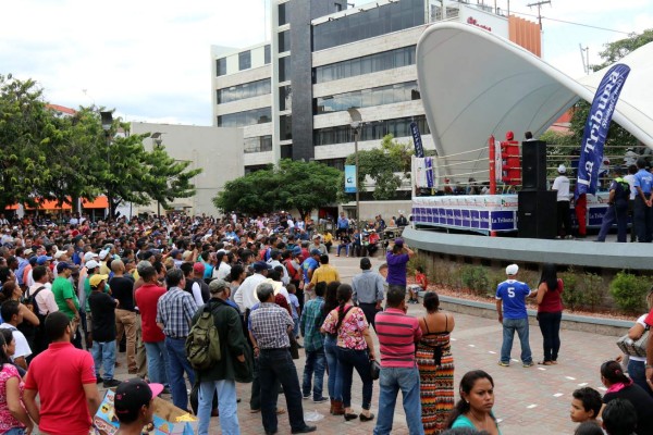 Espectacular ambiente en Tegucigalpa por la pelea del hondureño 'Pupita' Güity