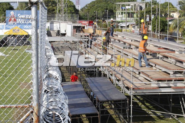 FOTOS: Así son las graderías móviles que se instalan en el Excélsior