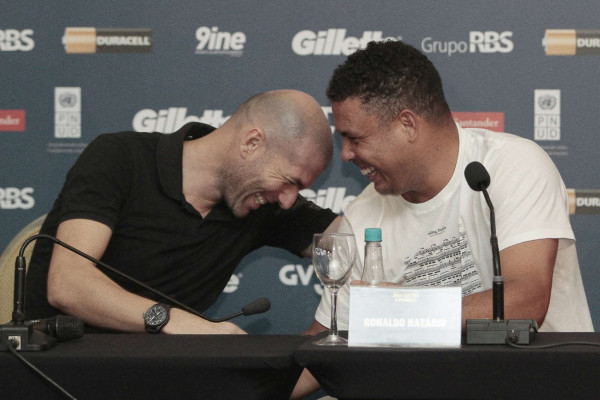 Espectacular gol de Zidane en juego benéfico en Brasil