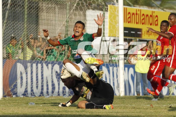 ¿Duda? Así fue el claro penal de Obed Enamorado contra Henry Romero