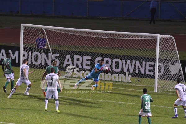 El uno a uno de Marathón: Caue Fernándes y su noche de terror; Arboleda en otro nivel