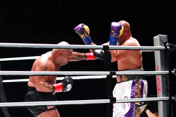 Fumando lo que no debía y homenaje a Kobe Bryant: Así fue el regreso de Mike Tyson al boxeo &nbsp;&nbsp;