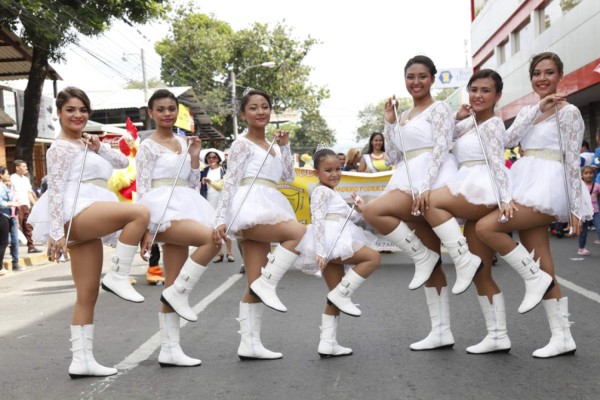 Las palillonas que se robaron las miradas en desfiles en San Pedro Sula
