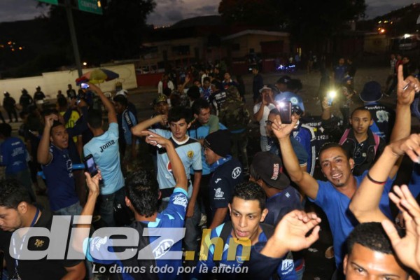 ¡Ambientazo en clásico capitalino entre Motagua y Olimpia!