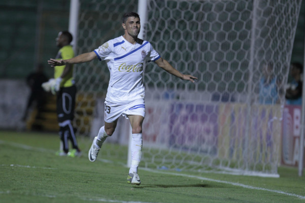 'Goleada de Olimpia al Vida en el estadio Nacional'