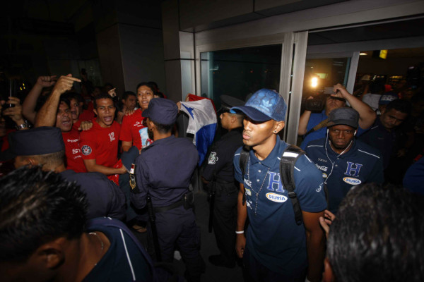 El color en Panamá tras la llegada de Honduras.