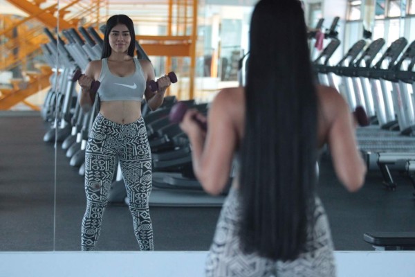 Ella es Alejandra Deras, la bella catracha que haría una locura por Ronaldinho