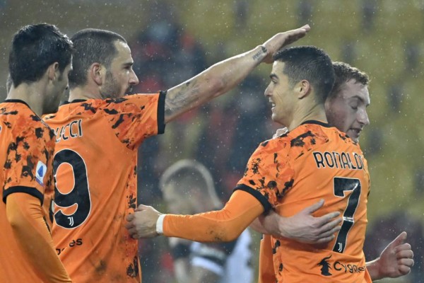 Desafía la gravedad: La secuencia del brutal salto de Cristiano Ronaldo para marcarle al Parma