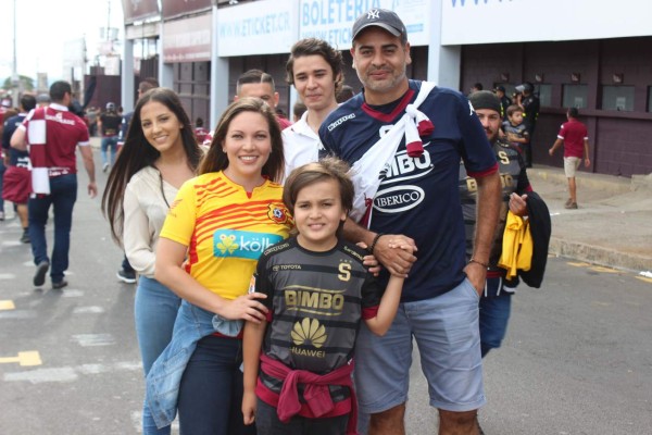 ¡Ambientazo! El estadio Ricardo Saprissa lució sus mejores galas para la final costarricense