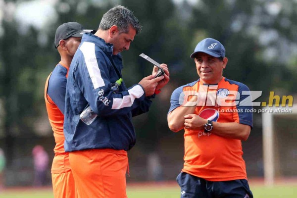 FOTOS: Diego Vázquez observó de reojo el entreno del Olimpia de Keosseián