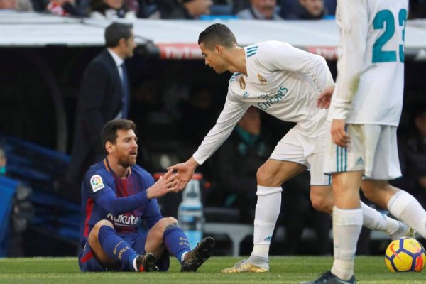 Lo que no se vio en TV: Los gestos de crack de Messi con CR7; saludo y disculpas