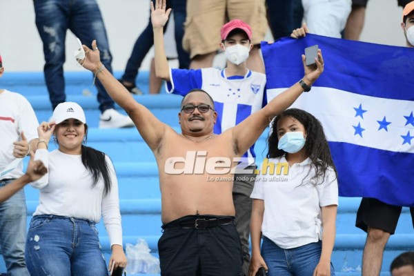 ¡Pancartas, Batman y un astronauta! El ambientazo en el Olímpico para el Honduras vs. Costa Rica