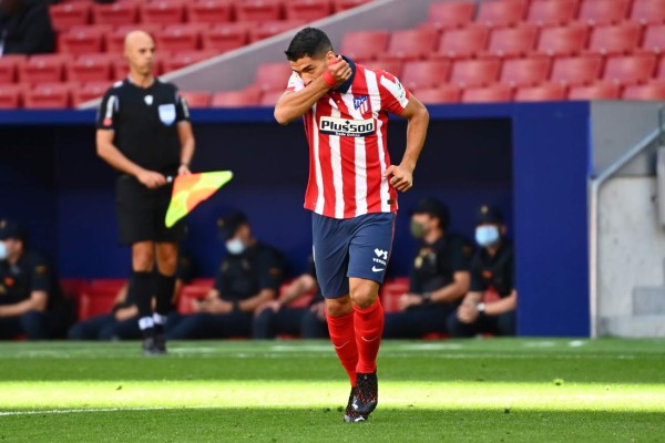 Alegría total, abrazos y su ritual: Así fue el debut goleador de Luis Suárez con el Atlético&nbsp;&nbsp;