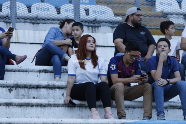 ¿Quién es la chica del maletín?; Las bellezas que adornan el Estadio Olímpico