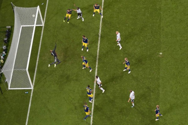 NO SE VIO POR TV: Sangre, júbilo, belleza y tristeza en el Alemania-Suecia