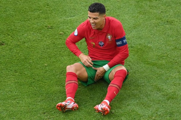 No se vio: El enojo de Cristiano Ronaldo, su reencuentro con Kroos y regaló su camisa a un aficionado