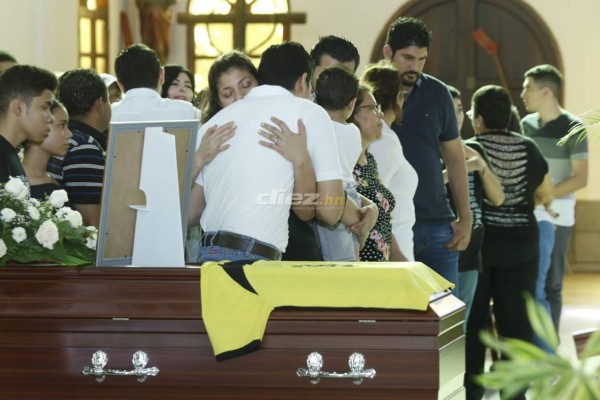 El doloroso y último adiós a Hernán García rodeado de familia, amigos y gente de fútbol