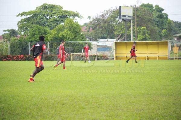Pasillo al cumpleañero, consejos del técnico y nuevos integrantes en la pretemporada de Real España