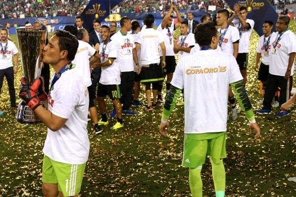 Las fotos curiosas de la celebración de los jugadores de México tras ganar la Copa Oro
