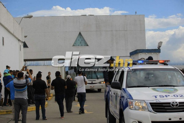 EN FOTOS: Chicharito Hernández causó furor en la llegada de México a San Pedro Sula