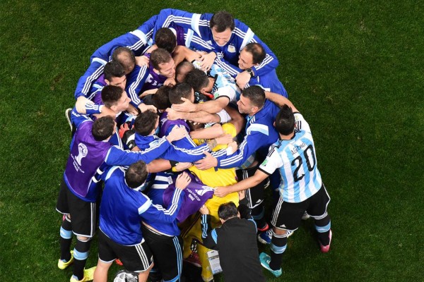 Argentina finalista: ganó 4-2 a Holanda en los penales.