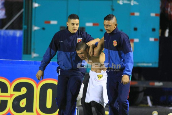 NO SE VIO EN TV: Así fue la despedida de Tato y el zafarrancho contra los árbitros