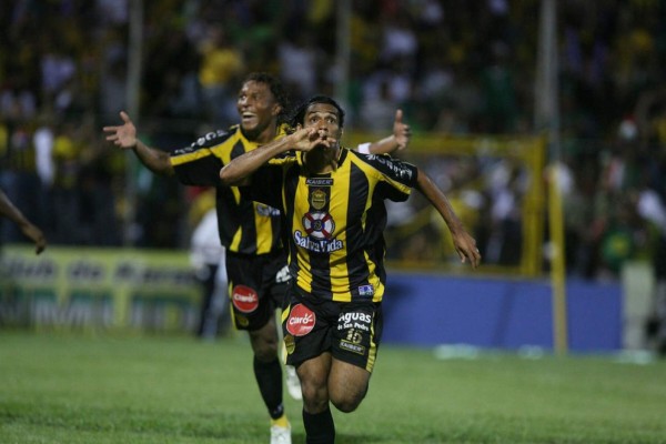 Las imágenes inolvidables de los clásicos entre Marathón y Real España