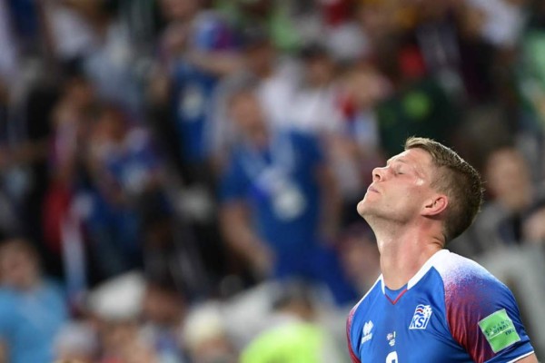 CURIOSAS: El jugador de Islandia que recibió consuelo de su esposa y la celebración nigeriana