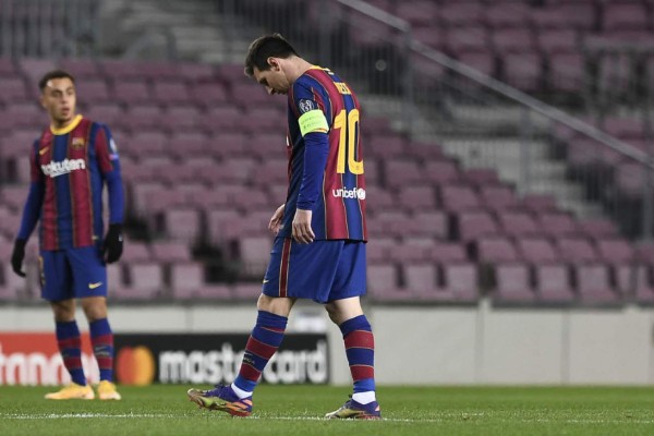 Risas y abrazo entre ambos: Messi no apareció y Cristiano Ronaldo brilló en el Camp Nou
