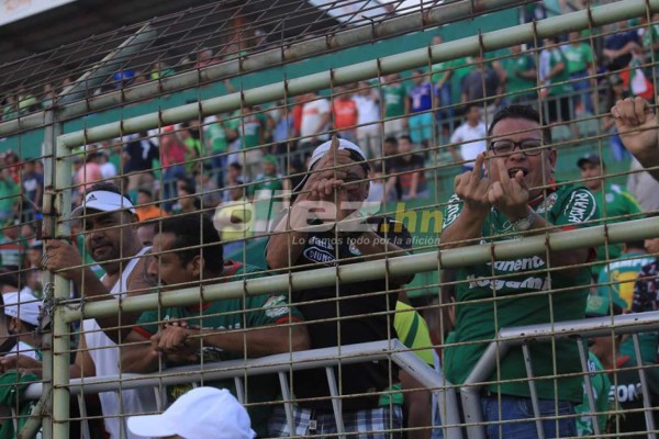 NO SE VIO EN TV: La disputa de Chino López por una botella de cerveza y el júbilo en el Yankel