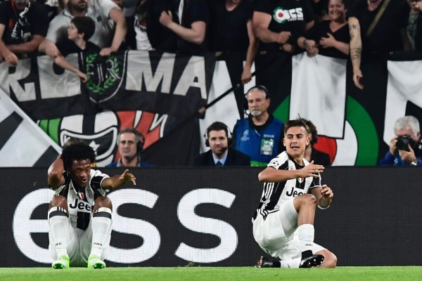 Las imágenes que no se vieron por TV: El saludo de Alves a Messi y Neymar