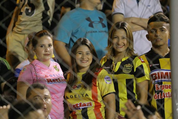 ¡NO SE VIO EN TV! El llenazo en El Progreso y el curioso festejo del' Chino'