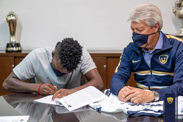 ¡Pruebas médicas y el número! Las imágenes de la presentación de Carlos Mejía con Pumas