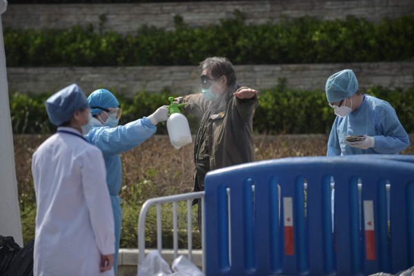 Las técnicas ancestrales que utilizan los médicos chinos para eliminar el coronavirus