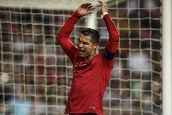 FOTOS: El dolor y frustración de Cristiano Ronaldo tras su lesión con Portugal