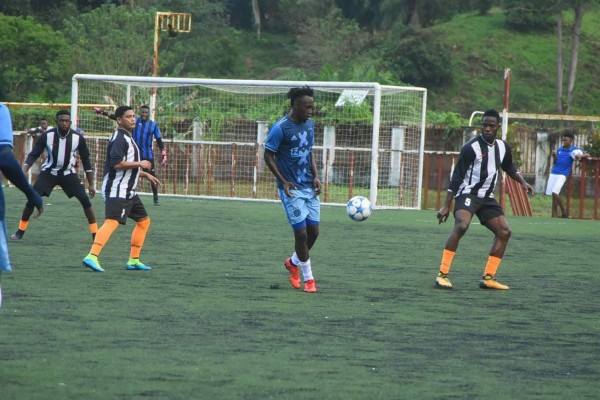 ¡Lindo ambiente! Ex jugadores y legionarios hondureños juegan partido benéfico en La Ceiba
