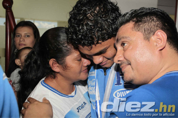Sub-17 de Honduras, recibida como héroes.