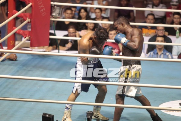 Noche de combates en la Villa Olímpica.
