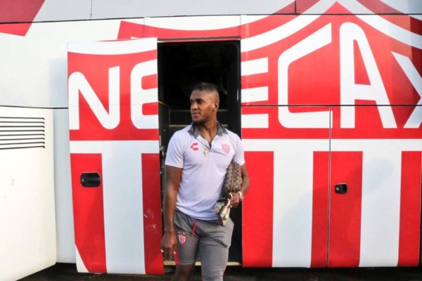 Los lujosos autobuses en lo que se transportan los legionarios hondureños