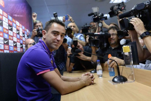 Las mejores 15 fotos inolvidables de Xavi Hernández en el Barcelona