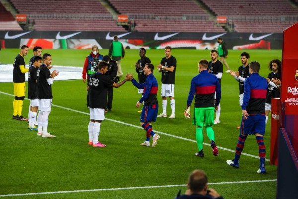 La reacción de Messi durante el pasillo y luego marca un golazo y se va festejarlo con el recogepelotas