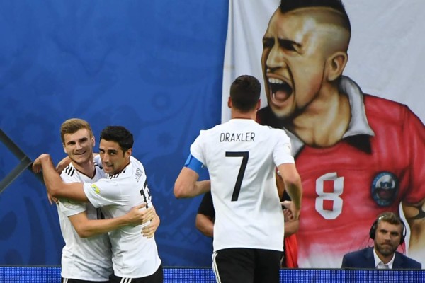 ¿Qué hizo Low? Las imágenes que no se vieron por TV en juego Chile-Alemania