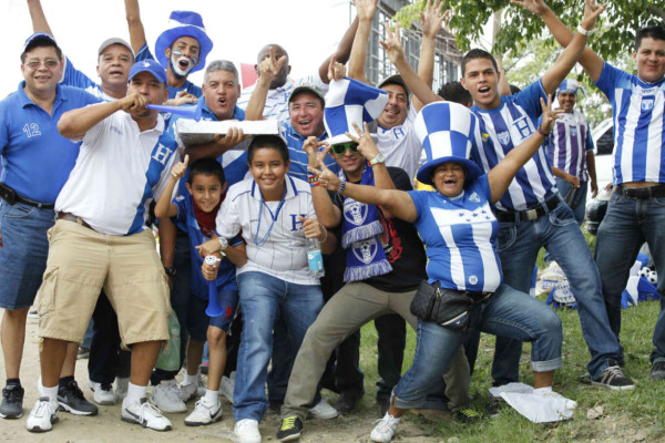 ¡La afición hondureña llenó el estadio Olímpico! .